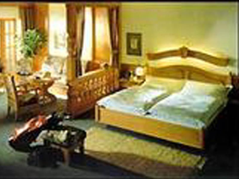 Hotel Gruberhof Innsbruck Igls B&B ภายนอก รูปภาพ